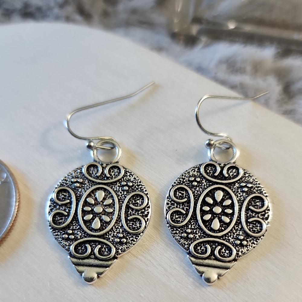 Silver‎ Ornate Dangle Earrings